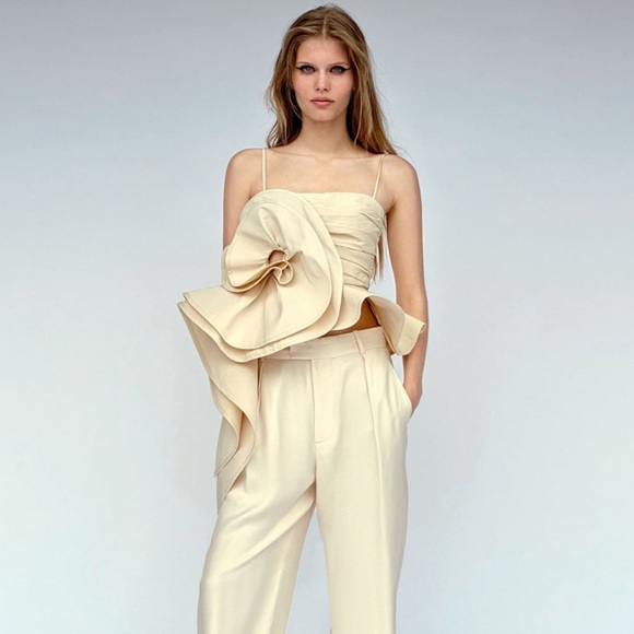 ZARA Voluminous Flower Top Sand - Picture 4 of 16